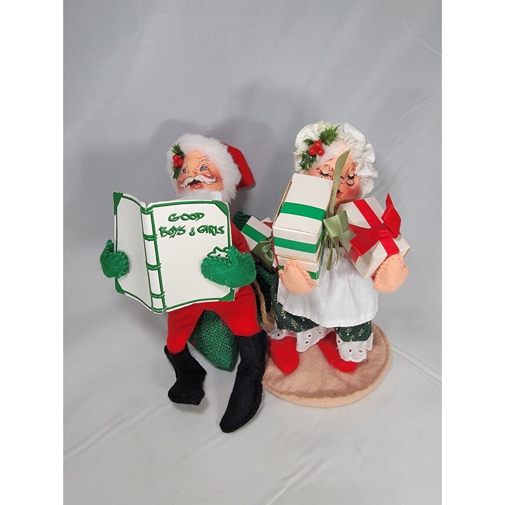 Annalee Dolls Santa & Mrs Claus with Presents & Good List 1992 Primitive Folk